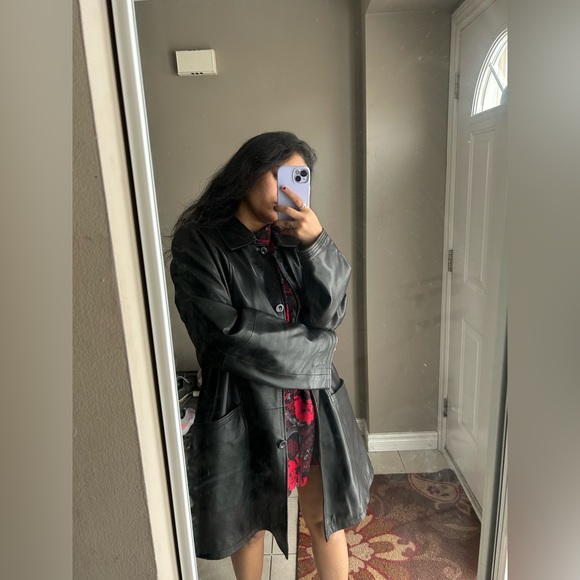 Black Long Women’s Leather Trenchcoat Jacket - Picture 5 of 12